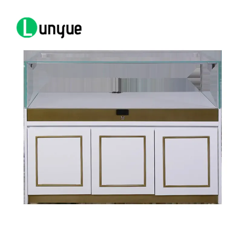 Houten displaykast voor design - Luxury Skincare Samples recensie en prijs